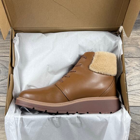 NIB Clarks Andie Mae 8.5M Leather Faux Fur Cuff Comfort Ankle Booties Tan Brown - Picture 10 of 11